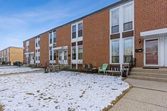 1861 Pine St, Des Plaines, IL 60018