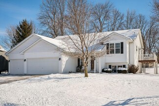 571 Maple Knoll Cir NW, Saint Michael, MN 55376