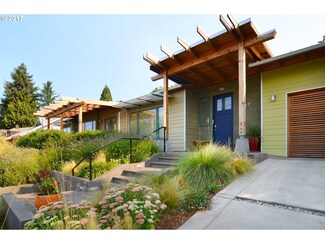 2827 Central Blvd, Eugene, OR 97403