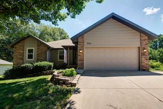 540 S Hickory Dr, Springfield, MO 65809