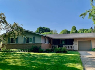 1915 Ivy Ln, Midland, MI 48642