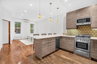 634 E 14th St Unit 4, New York, NY 10009
