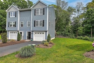 46 Stone Bridge Dr, South Kingstown, RI 02879