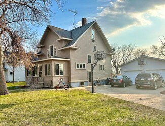 213 White St N, Comfrey, MN 56019