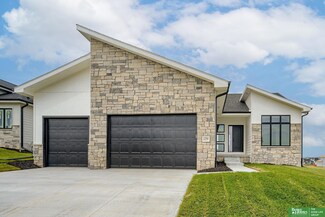 12364 Windsor Dr, Papillion, NE 68046