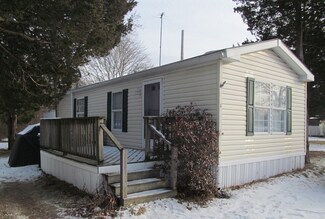 4 4th St, Pocasset, MA 02559