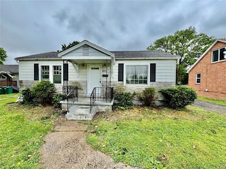 872 Jerome Ln, East Saint Louis, IL 62206