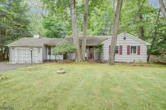 637 Lawlins Rd, Wyckoff, NJ 07481