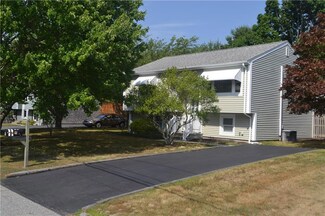 9 Peckham Place, Bristol, RI 02809
