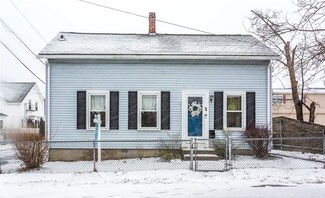 11 North St, Riverside, RI 02915