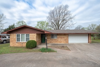 1425 S Madison Blvd, Bartlesville, OK 74006