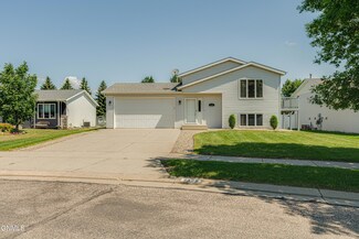 4322 Turnbow Ln, Bismarck, ND 58503