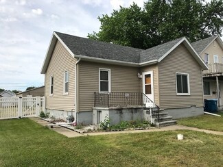 321 E 1st St, Oglesby, IL 61348