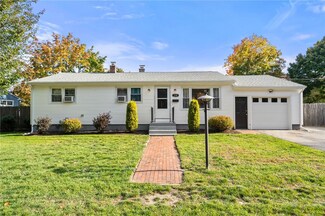 174 Pheasant Dr, Cranston, RI 02920