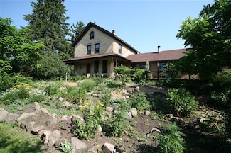N2532 Goose Pond Rd, Poynette, WI 53955
