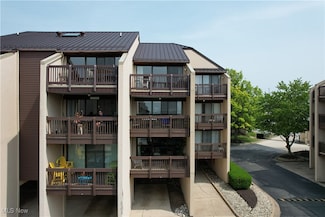1807 E Perry St Unit 69, Port Clinton, OH 43452