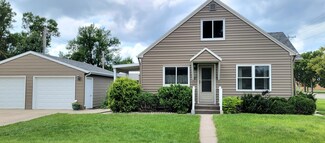 924 8th Ave NE, Aberdeen, SD 57401