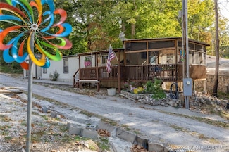 54 Hook Ln, Sunrise Beach, MO 65079