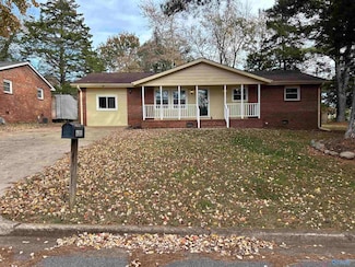 6202 Valley Park Dr NW, Huntsville, AL 35810