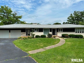 8 Mara Ln, Taylorville, IL 62568