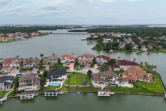2910 N Island Dr, Seabrook, TX 77586