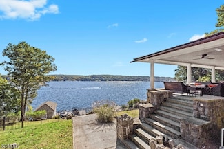 331 Lakeside Blvd, Hopatcong, NJ 07843