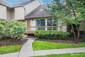 68 Kelly Dr, Edison, NJ 08820