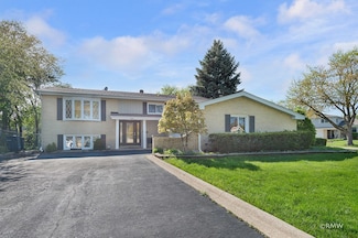 530 N Pioneer Dr, Addison, IL 60101