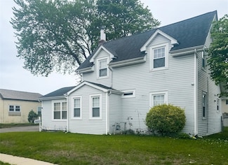 131 E Alhambra Ave, Lindenhurst, NY 11757