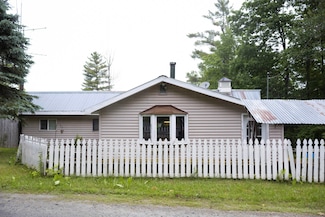 40 Barton Rd, Piermont, NH 03779