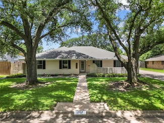 1707 Twelve Oaks Dr, Texas City, TX 77591