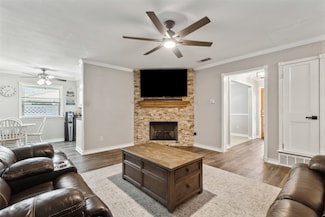 719 Blue Grass Dr, Dallas, TX 75211