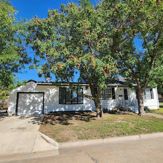 609 N Ober St, Russell, KS 67665