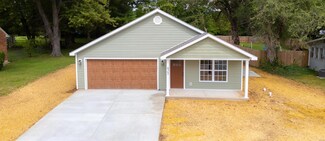 623 E College St, Farmington, MO 63640