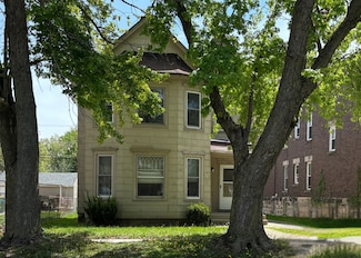 512 N Hickory St, Joliet, IL 60435
