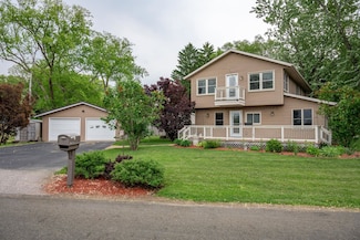W10898 Tipperary Rd, Poynette, WI 53955