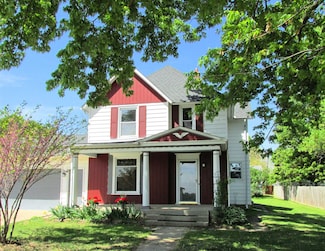 506 S Garfield St, Leaf River, IL 61047