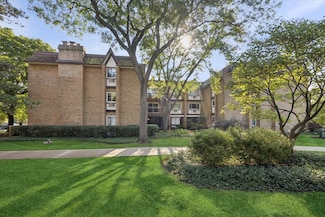 320 Claymoor Unit 2D, Hinsdale, IL 60521