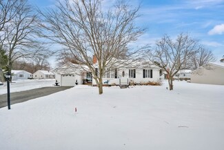 98 Parker St, Agawam, MA 01001