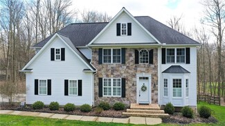 8653 Taylor May Rd, Chagrin Falls, OH 44023