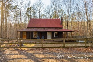 360 Joe Barnett Rd, Jamestown, TN 38556