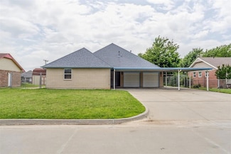 1009 Eagle Dr, Moore, OK 73160