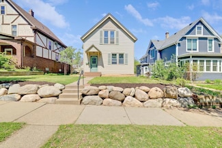 713 Magnolia Ave E, Saint Paul, MN 55106