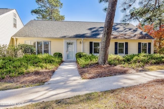 12 Village Green Cir, Southern Pines, NC 28387