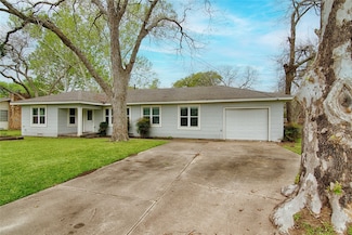 125 Burford St, Columbus, TX 78934