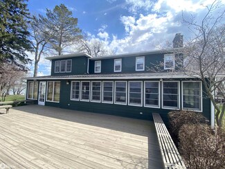 15574 Dodge Ave, Clear Lake, IA 50428