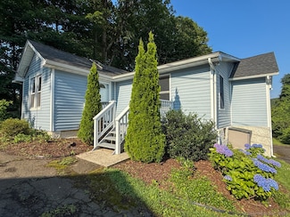 51 Vista Ave, Danbury, CT 06811