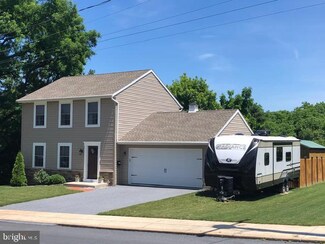 133 N 9th St, Akron, PA 17501