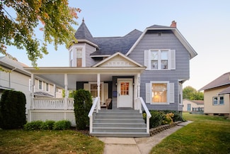 433 2nd St, Manistee, MI 49660