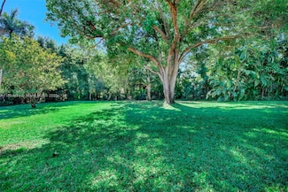 100 N Hibiscus Ct, Plantation, FL 33317